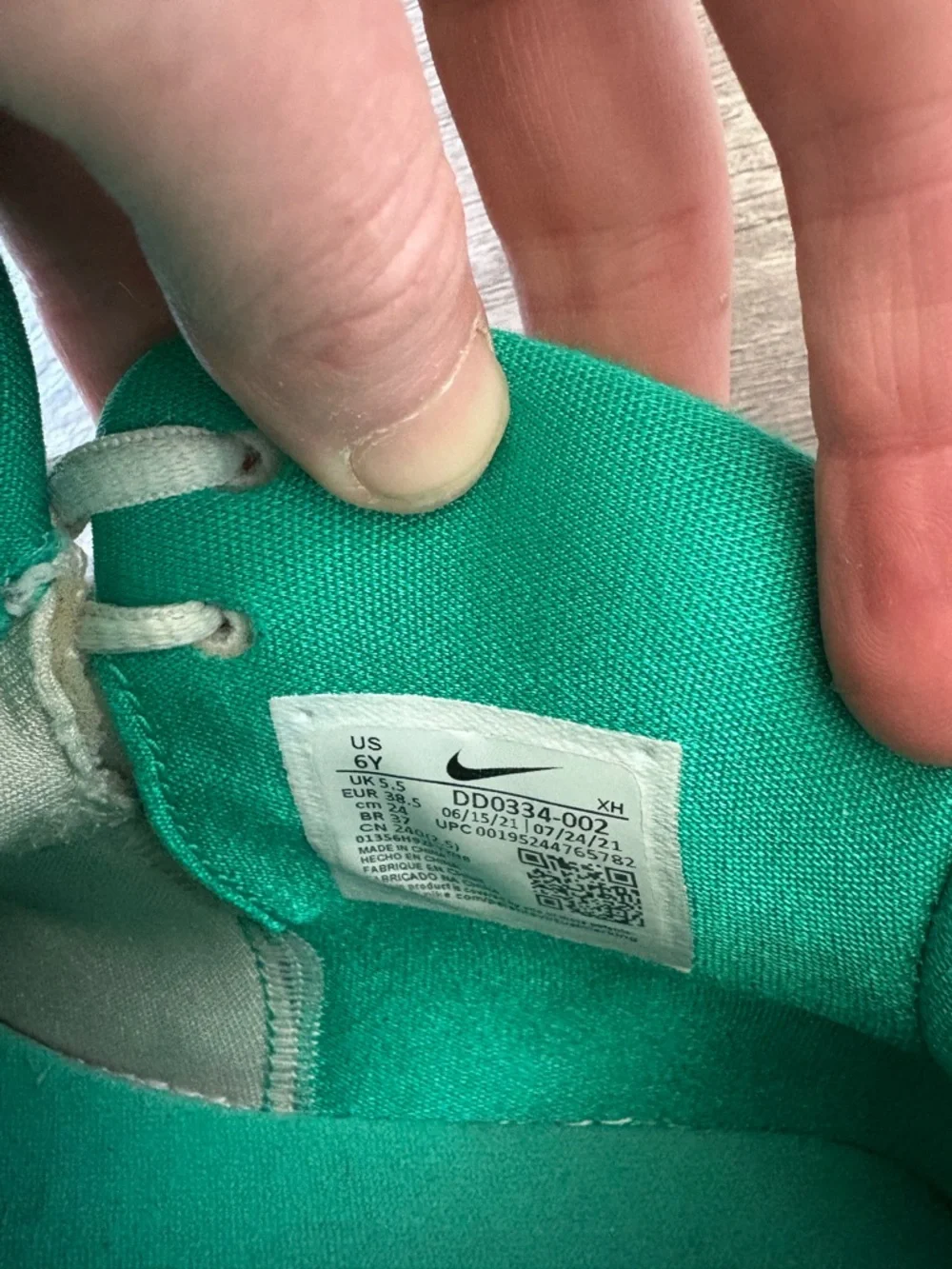 Nike Youth Kyrie Basketball shoes in seaglass - Picture 4 of 4